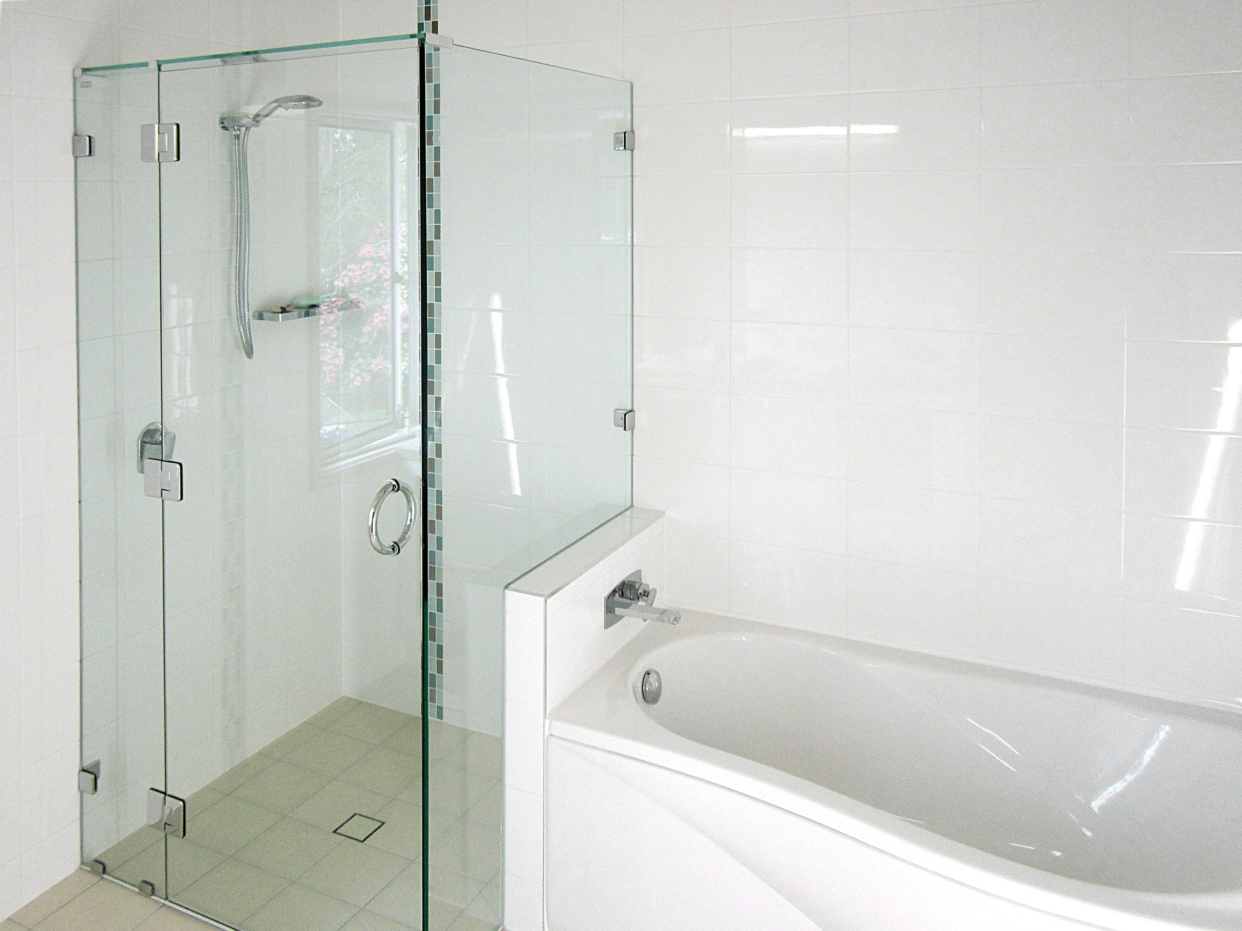 90 Degree Frameless Screen with Bath Cutout