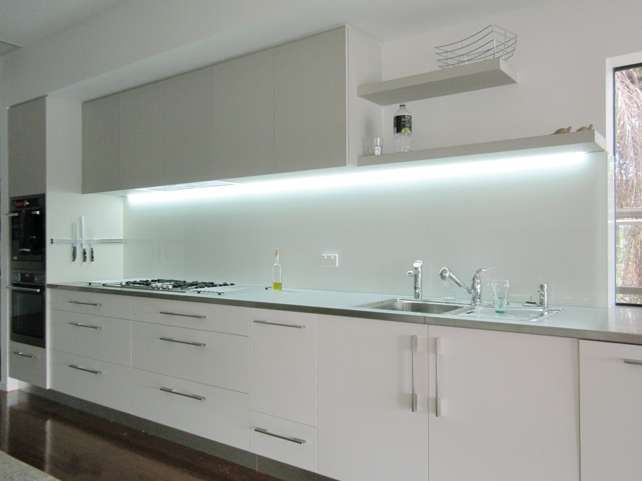 Vivid White Splashback